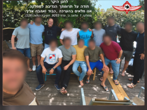 חנן חיים עם קבוצת לוחמי מילואים בתמונת הוקרה, לאחר פעילות של תמיכה, חוסן וחיבור בשטח.