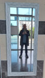 התבוננות במראה – המציאות היא מראה